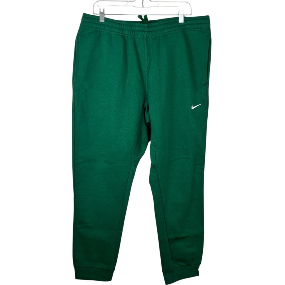 Nike Standard Fit Tapered Leg Sweatpants